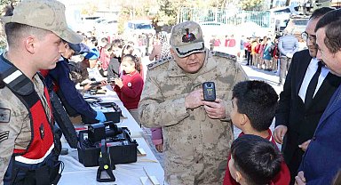 Jandarma, öğrencilere yerli savunma sanayiyi anlattı