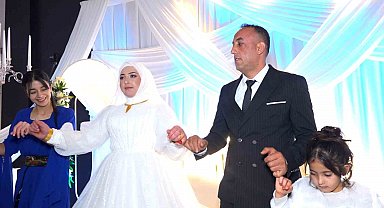 Kaçarak evlendiler, 14 yıl sonra rüya gibi bir düğünle hayallerini tamamladılar