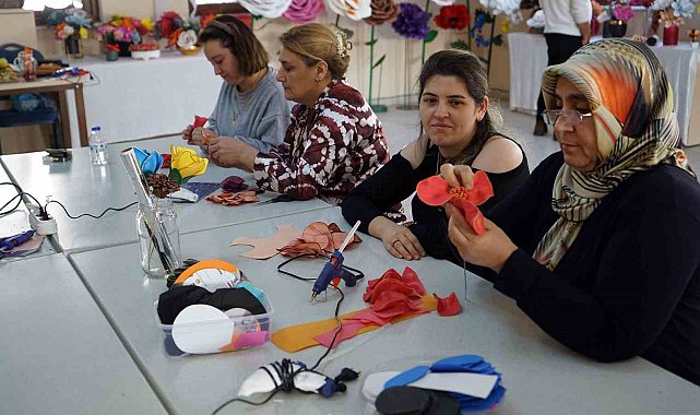 Kadınlar büyükşehir belediyesinin atölyelerinde meslek öğreniyor