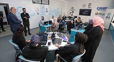 Kadınlar, yapay zeka ile geleceğe hazırlanıyor