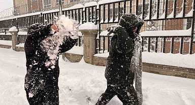 Kahramanmaraş güne karla uyandı: En çok sevinen çocuklar oldu