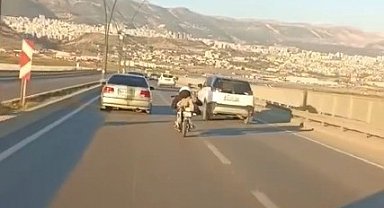 Kahramanmaraş'ta motosikletle tehlikeli sürüş kamerada