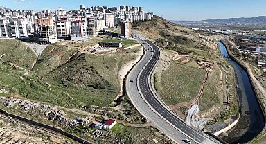 Kahramanmaraş'ta yenilenen bulvar trafiğe açıldı