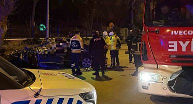 Kaldırıma çarpan otomobil 200 metre savruldu: 1 ölü, 1 ağır yaralı