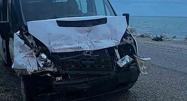 Kamyona çarpan servis aracındaki 3 öğrenci yaralandı