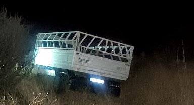 Kamyonet şarampole devrildi: 1 yaralı