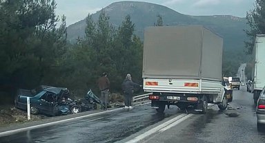 Kamyonetle otomobil çarpıştı: 2 ölü, 2 yaralı