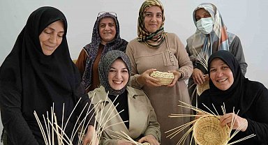 Kanser hastası kadınlar, umutlarını rattan objelere taşıdı