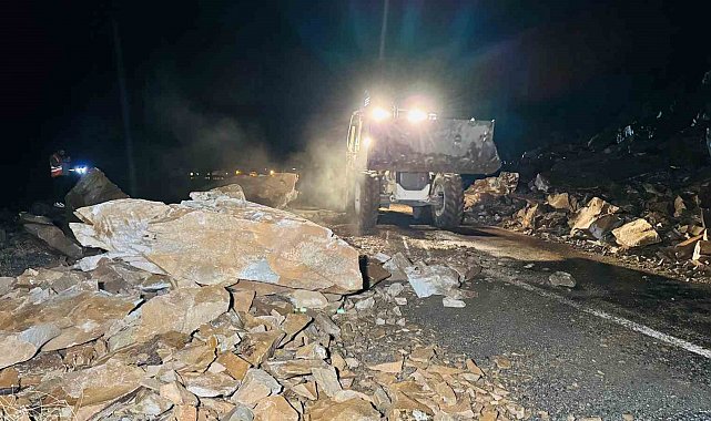 Kapanan yolu açarken ölümden döndüler