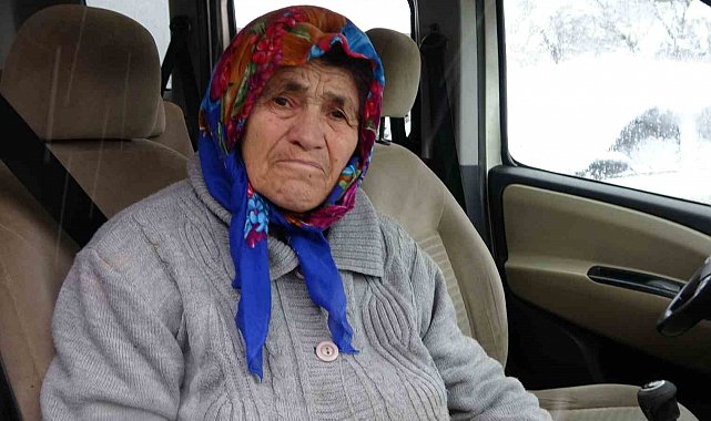 Kar sebebiyle yolu kapanan köydeki hasta, ekipleri seferber etti