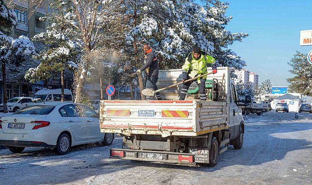 Kar ve buzlanmaya karşı kaldırım temizliği