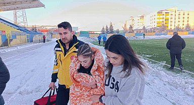 Kar ve soğuğa rağmen Ağrı Kadın Futbol Takımı'ndan 4 gollü galibiyet