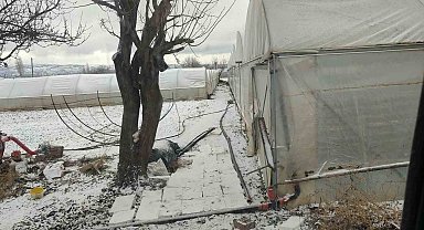 Kar yağışı sebebiyle seralar buz tuttu