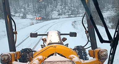 Kar yağışının etkili olduğu Bilecik'te ekipler sahada