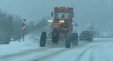 Karabük-Bartın kara yolunda kar nedeniyle tırların geçişine izin verilmiyor