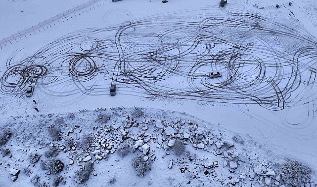 Karabük'te sürücüler karın tadını drift atarak çıkardı