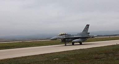 Karadeniz semalarında Türk Hava Kuvvetleri'nden eğitim uçuşu