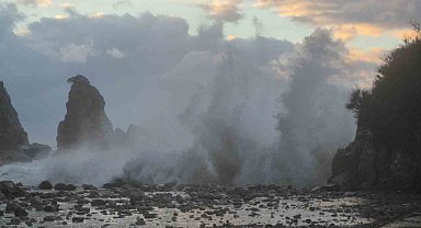Karadeniz'de tsunamiyi andıran görüntüler