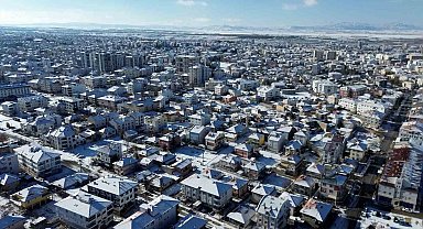 Karaman, mevsimin ilk karıyla beyaza büründü