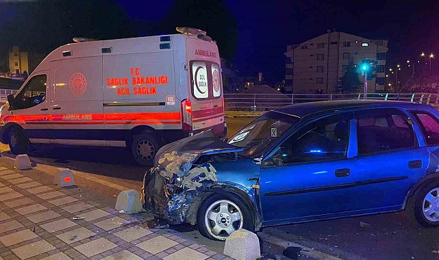 Karaman'da iki otomobil çarpıştı: 3 yaralı