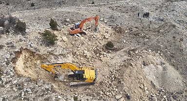 Karaman'da kepçeyle tarihi eser arayanlara operasyon: 14 gözaltı