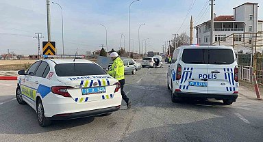 Karaman'da otomobiller çarpıştı: 3 yaralı