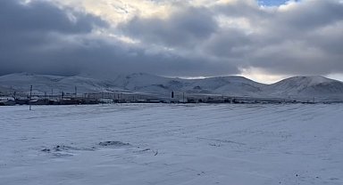 Karapınar'da beklenen kar geldi