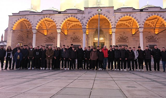 Karatay'da öğrenciler sabah namazı programında buluşuyor