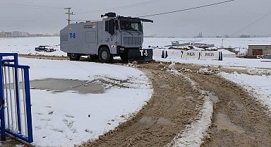 Kardan kapanan yolu TOMA açtı