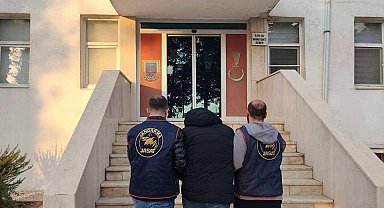 Kargo kutusundan muz çıktı: 127 yıl hapis cezası bulunan dolandırıcı yakalandı