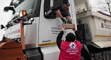 Karla mücadele ekiplerine sıcak ikram