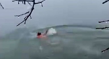 Karlı havada Dicle Nehri'ne daldı