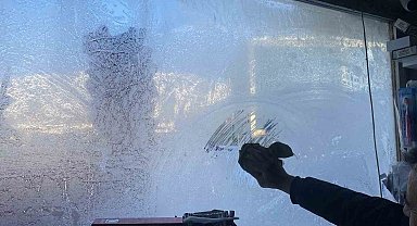 Karlıova buz tuttu: Yetişkinler cefasını, çocuklar ise sefasını sürdü