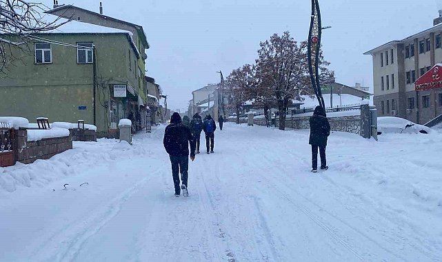 Karlıova'da eğitime 1 gün ara verildi