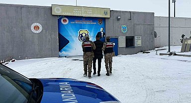 Kars'ta 15 yıl hapis cezasıyla aranan şahıs yakalandı