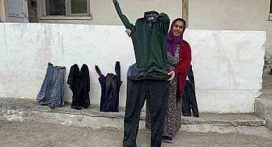 Kars'ta Sibirya soğukları: Dışarıya asılan çamaşırlar dakikalar içinde dondu