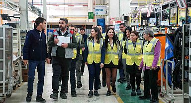 Karsan'dan meslek liselerindeki kız öğrencileri iş hayatına hazırlayacak hamle