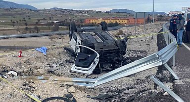 Karşı şerdi geçerek takla atan otomobilde 1 kişi hayatını kaybetti