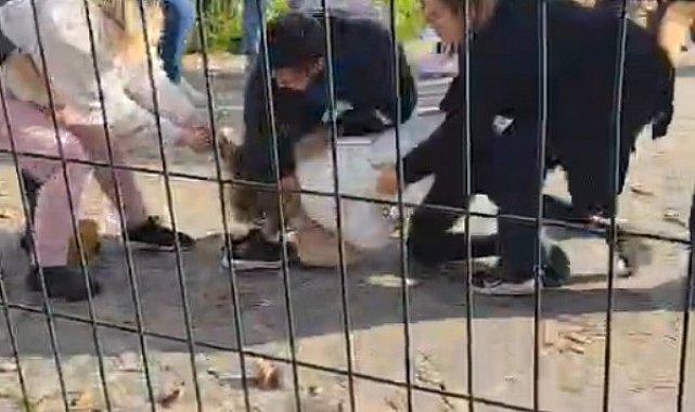 Kartal Anadolu Adliyesi önünde iki aile arasında yumruk yumruğa kavga çıktı