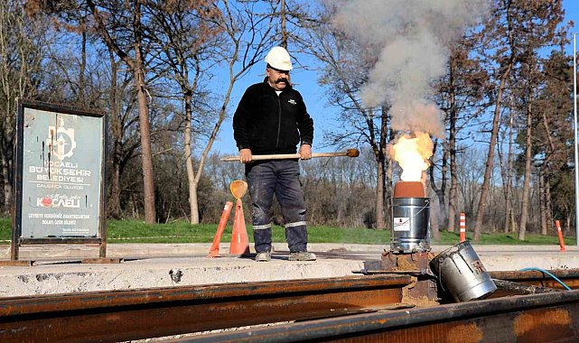Kartepe Tramvay Hattı'nda raylar kaynak ile birleşiyor