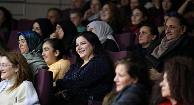Kartepe'de tiyatro şöleni