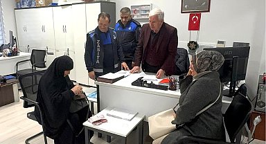 Kartepe'de zabıta ekiplerinin bulduğu cüzdan sahibine teslim edildi