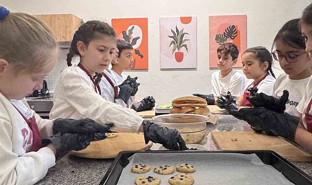 Kartepe'deki ilkokulda "Türkiye Yüzyılı Maarif Modeli" ile çok yönlü eğitim