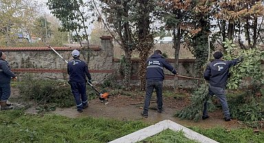 Kartepe'deki mezarlıklarda bakım çalışması yapıldı