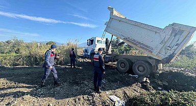 Kaş'ta izinsiz kum alımına jandarma engeli