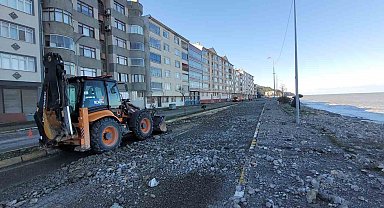 Kastamonu'da dev dalgalar sahillere zarar verdi