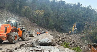 Kastamonu'da heyelan sebebiyle kapanan yol ulaşıma açıldı