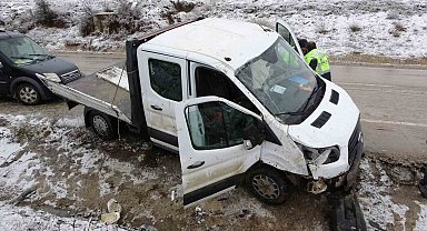 Kastamonu'da işçileri taşıyan kamyonet yan yattı: 7 yaralı