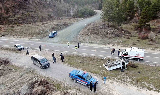 Kastamonu'da otomobil ile çarpışan kamyonet ters döndü: 1 ölü, 1 yaralı
