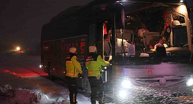 Kastamonu'da yoğun kar yağışı: Ağır tonajlı araçların geçişine izin verilmiyor